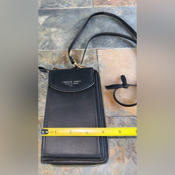 FOREVER LOVELY DESIGN FOR MADLEY BLACK CROSSBODY BAG PHONE POCKET - Picture 4 of 5